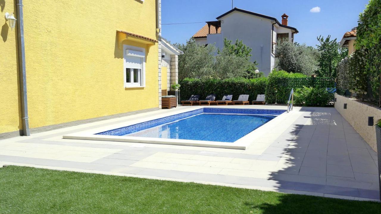 Holiday House Holek Šilo Exteriör bild