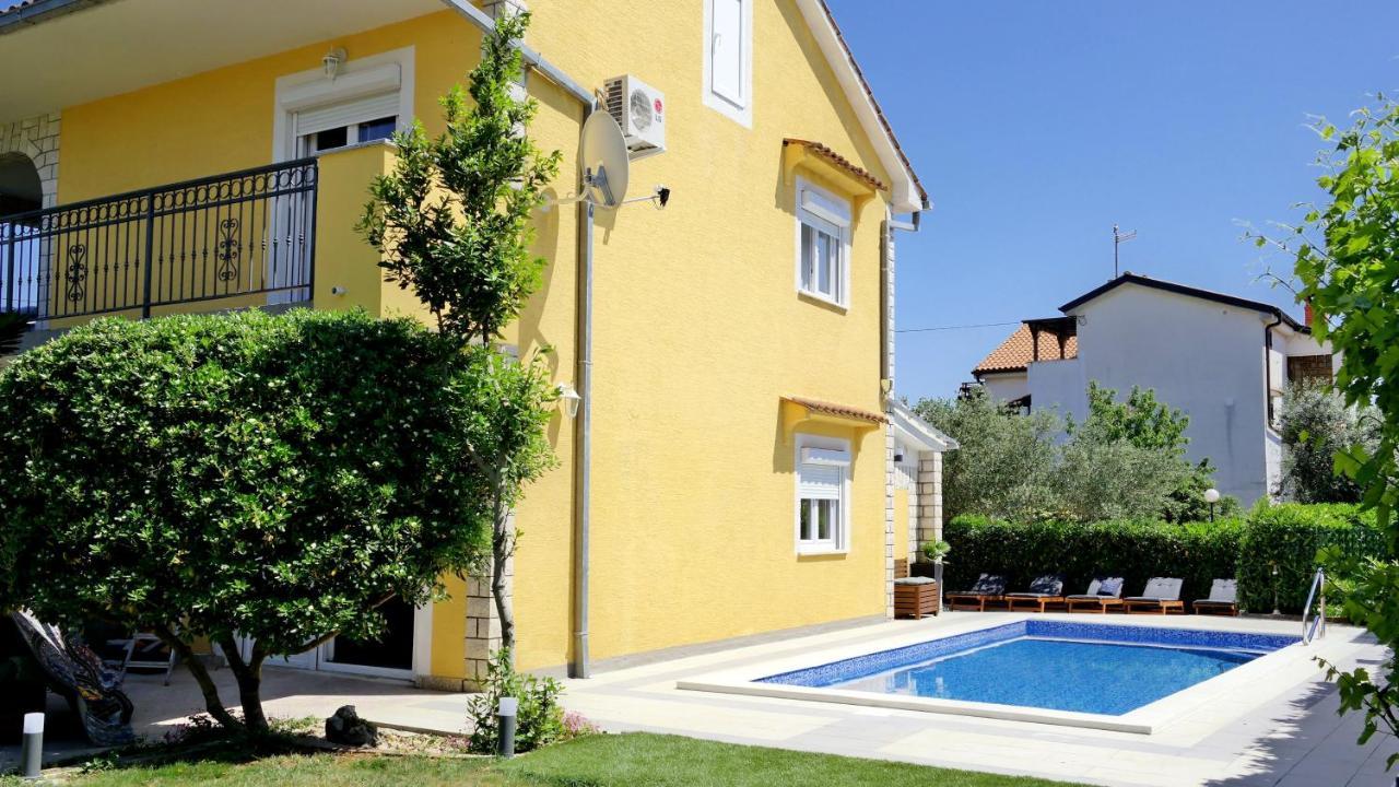 Holiday House Holek Šilo Exteriör bild