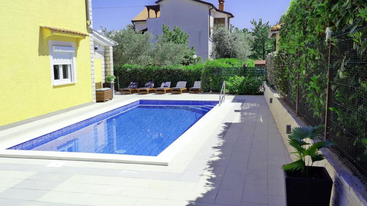 Holiday House Holek Šilo Exteriör bild